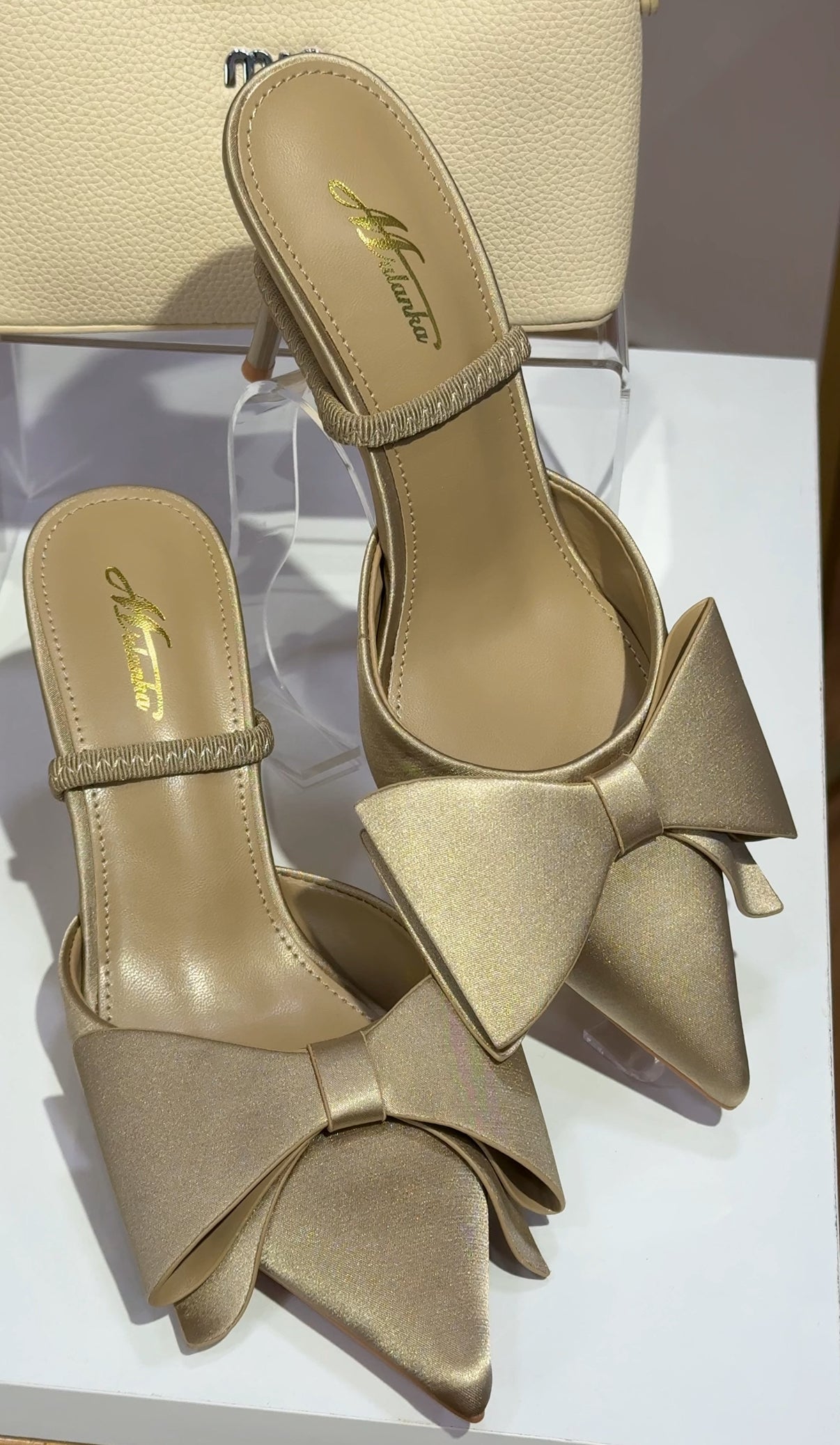 Girly Aid heels 🍯💛✨