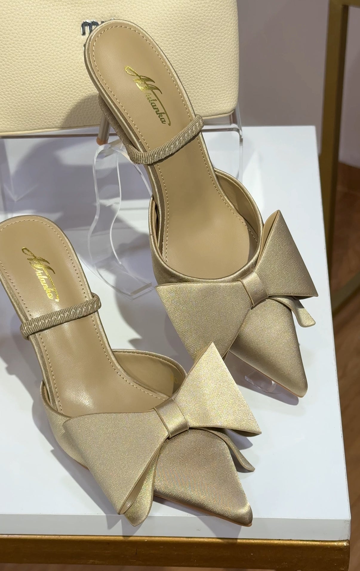 Girly Aid heels 🍯💛✨